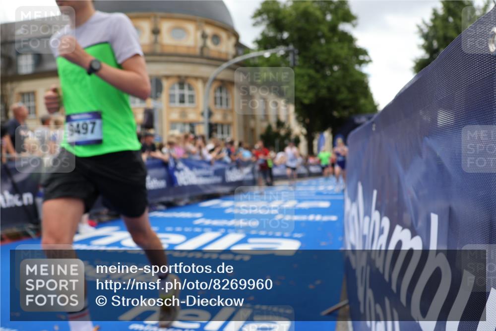 29.06.2025 - hella hamburg halbmarathon Strokosch-Dieckow http://msf.ph/oto/8269960 29.06.2025 10:46:19 Ziel 1569, 1600, 2048, 2222, 2590, 2842, 3056, 4237, 4949, 6388, 6421, 6691, 6978, 7335, 8142, 8981, 9497, 10796, 11185, 11773, 12171, 12651, 12891, 13698, 14045, 14200, 14228, 14262, 14482, 15157, 16127, 17190, 18118, 18211, 18637, 19209 meine-sportfotos.de