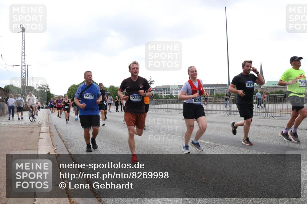 29.06.2025 - hella hamburg halbmarathon Lena Gebhardt http://msf.ph/oto/8269998 29.06.2025 10:46:19 Lombardsbrücke 1004, 1100, 1421, 1426, 1429, 1465, 1532, 1555, 1608, 1837, 1867, 1868, 2398, 2423, 2500, 2697, 2773, 2813, 2951, 2954, 3410, 3469, 4104, 4119, 4223, 4355, 4448, 4572, 4604, 5697, 5703, 5769, 5770, 5854, 5892, 6068, 6124, 6161, 6333, 6392, 7303, 7356, 7364, 7368, 7374, 7605, 7767, 7894, 7960, 7983, 8047, 8551, 8700, 9120, 9121, 9129, 9337, 9426, 9445, 9691, 10153, 10230, 10511, 11358, 11361, 11876, 11910, 12298, 12333, 12507, 12522, 13969, 14261, 15852, 16882 meine-sportfotos.de