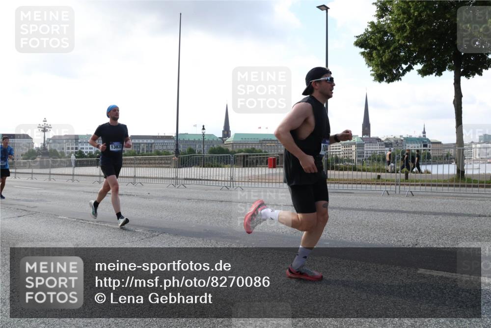 29.06.2025 - hella hamburg halbmarathon Lena Gebhardt http://msf.ph/oto/8270086 29.06.2025 09:44:50 Lombardsbrücke 827, 13838, 1065, 1827, 2021, 2879, 3075, 3201, 3845, 3968, 4678, 5269, 5344, 5367, 6619, 7349, 8473, 8731, 10106, 10156, 10790, 10848, 11169, 11877, 12287, 12337, 12369, 12900, 13779, 13838, 13956, 14164, 14828, 15268, 15576, 15583, 15655, 15880, 16118, 16377, 16508, 16736, 17258, 17354, 18567, 18699, 19114 meine-sportfotos.de