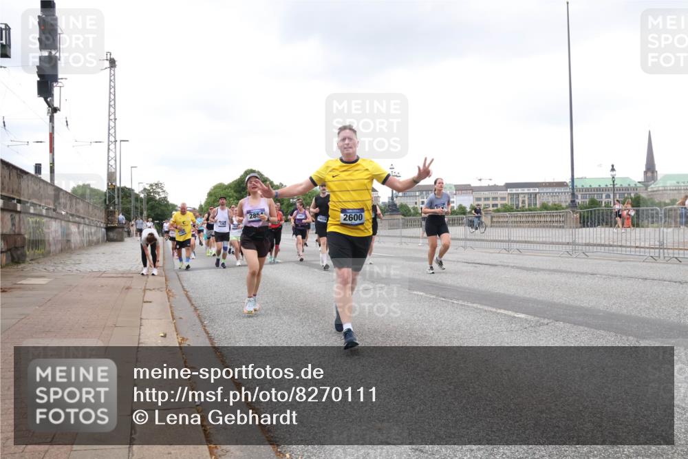 29.06.2025 - hella hamburg halbmarathon Lena Gebhardt http://msf.ph/oto/8270111 29.06.2025 10:54:17 Lombardsbrücke 285, 14416, 1263, 2600, 1017, 1263, 1687, 1744, 1753, 1762, 1779, 1789, 1822, 1949, 2079, 2244, 2372, 2532, 2600, 2761, 2854, 3079, 3187, 3188, 3249, 3364, 3465, 3467, 3557, 3761, 3795, 3857, 4323, 4685, 4720, 4838, 4971, 5157, 5185, 5216, 5309, 5430, 5514, 5804, 5817, 5898, 5933, 5964, 5993, 6023, 6192, 6279, 6468, 6583, 6987, 6988, 7498, 7614, 7670, 7874, 7946, 7986, 8801, 8803, 8867, 8924, 9130, 9138, 9203, 9503, 9572, 10207, 11354, 11390, 11785, 12930 meine-sportfotos.de