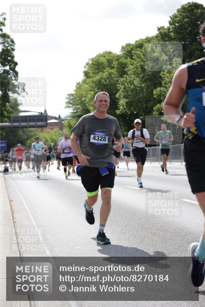 29.06.2025 - hella hamburg halbmarathon Jannik Wohlers http://msf.ph/oto/8270184 29.06.2025 10:01:25 Lombardsbrücke 1184, 1329, 1464, 1653, 1729, 1881, 1940, 2806, 2957, 3039, 4286, 4328, 4663, 5602, 5603, 5742, 6327, 6438, 6595, 8578, 8926, 9230, 10882, 10915, 11771, 11808, 12564, 12734, 12736, 12781, 14026, 14175, 14176, 14375, 14471, 15093, 16424, 16426, 16540, 16909, 17017, 17136, 17503, 17670, 17810, 17951, 17952, 18232, 18555, 18855, 18954, 19159 meine-sportfotos.de