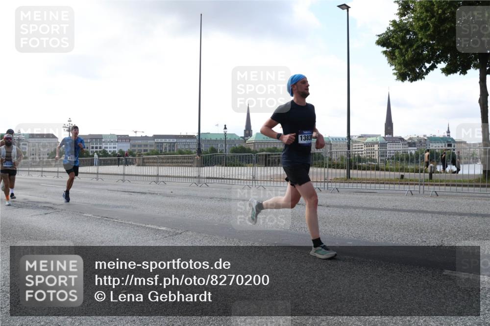 29.06.2025 - hella hamburg halbmarathon Lena Gebhardt http://msf.ph/oto/8270200 29.06.2025 09:44:51 Lombardsbrücke 1827, 16508, 13838, 1065, 1827, 2021, 2879, 3075, 3201, 3845, 3968, 4678, 5269, 5367, 6619, 7349, 8473, 8731, 10106, 10156, 10848, 11169, 11877, 12287, 12337, 12369, 12900, 13779, 13838, 13956, 14164, 14828, 15268, 15576, 15583, 15880, 16118, 16377, 16508, 16736, 17258, 17354, 18567, 18699, 19114 meine-sportfotos.de
