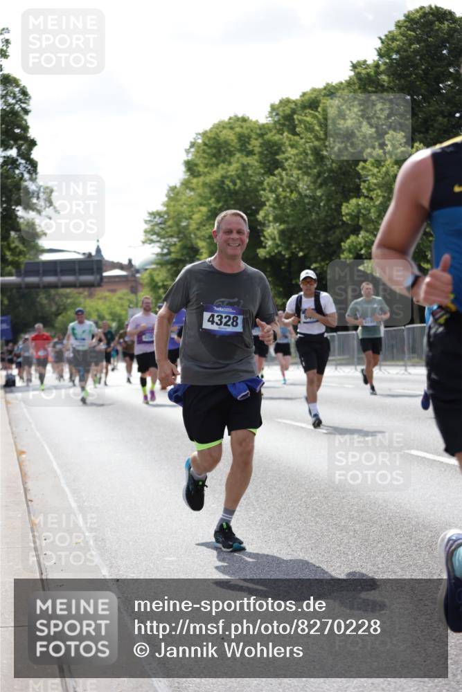 29.06.2025 - hella hamburg halbmarathon Jannik Wohlers http://msf.ph/oto/8270228 29.06.2025 10:01:25 Lombardsbrücke 1184, 1329, 1464, 1653, 1729, 1881, 1940, 2806, 2957, 3039, 4286, 4328, 4663, 5602, 5603, 5742, 6327, 6438, 6595, 8578, 8926, 9230, 10882, 10915, 11771, 11808, 12564, 12734, 12736, 12781, 14026, 14175, 14176, 14375, 14471, 15093, 16424, 16426, 16540, 16909, 17017, 17136, 17503, 17670, 17810, 17951, 17952, 18232, 18555, 18855, 18954, 19159 meine-sportfotos.de