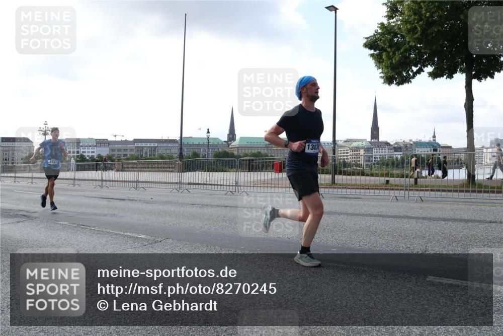 29.06.2025 - hella hamburg halbmarathon Lena Gebhardt http://msf.ph/oto/8270245 29.06.2025 09:44:51 Lombardsbrücke 1827, 13838, 1065, 1827, 2021, 2879, 3075, 3201, 3845, 3968, 4678, 5269, 5367, 6619, 7349, 8473, 8731, 10106, 10156, 10848, 11169, 11877, 12287, 12337, 12369, 12900, 13779, 13838, 13956, 14164, 14828, 15268, 15576, 15583, 15880, 16118, 16377, 16508, 16736, 17258, 17354, 18567, 18699, 19114 meine-sportfotos.de