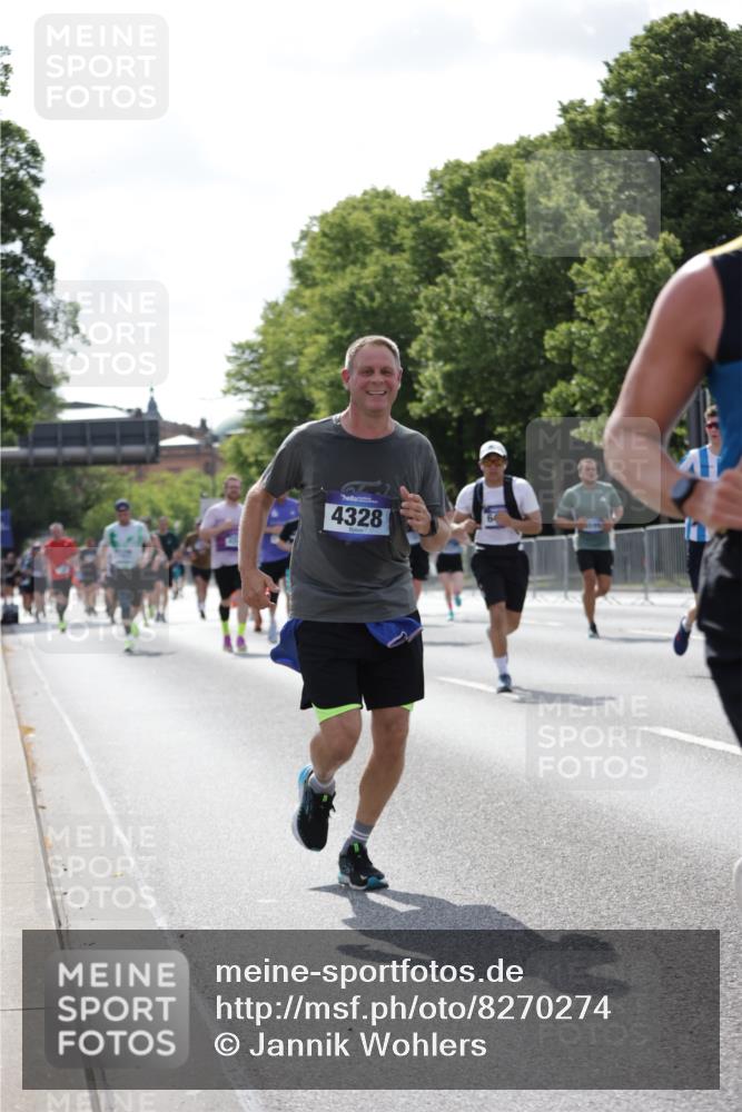 29.06.2025 - hella hamburg halbmarathon Jannik Wohlers http://msf.ph/oto/8270274 29.06.2025 10:01:25 Lombardsbrücke 1184, 1329, 1464, 1653, 1729, 1881, 1940, 2806, 2957, 3039, 4286, 4328, 4663, 5602, 5603, 5742, 6327, 6438, 6595, 8578, 8926, 9230, 10882, 10915, 11771, 11808, 12564, 12734, 12736, 12781, 14026, 14175, 14176, 14375, 14471, 15093, 16424, 16426, 16540, 16909, 17017, 17136, 17503, 17670, 17810, 17951, 17952, 18232, 18555, 18855, 18954, 19159 meine-sportfotos.de