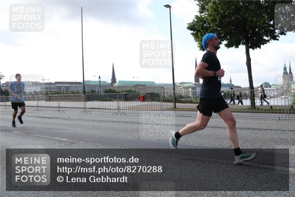 29.06.2025 - hella hamburg halbmarathon Lena Gebhardt http://msf.ph/oto/8270288 29.06.2025 09:44:51 Lombardsbrücke 1065, 1827, 2021, 2879, 3075, 3201, 3845, 3968, 4678, 5269, 5367, 6619, 7349, 8473, 8731, 10106, 10156, 10848, 11169, 11877, 12287, 12337, 12369, 12900, 13779, 13838, 13956, 14164, 14828, 15268, 15576, 15583, 15880, 16118, 16377, 16508, 16736, 17258, 17354, 18567, 18699, 19114 meine-sportfotos.de