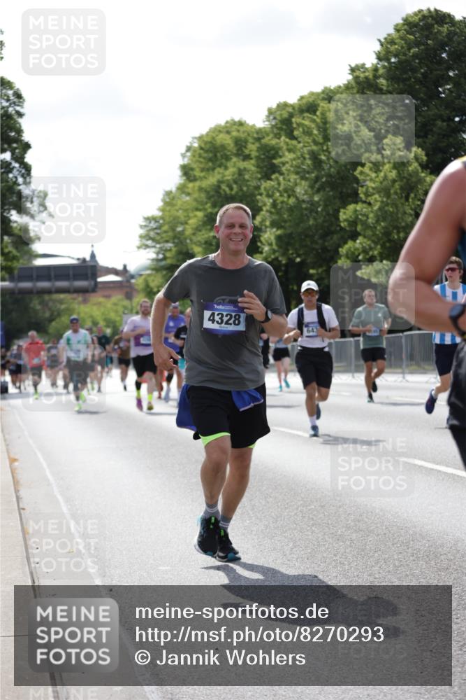 29.06.2025 - hella hamburg halbmarathon Jannik Wohlers http://msf.ph/oto/8270293 29.06.2025 10:01:25 Lombardsbrücke 1184, 1329, 1464, 1653, 1729, 1881, 1940, 2806, 2957, 3039, 4286, 4328, 4663, 5602, 5603, 5742, 6327, 6438, 6595, 8578, 8926, 9230, 10882, 10915, 11771, 11808, 12564, 12734, 12736, 12781, 14026, 14175, 14176, 14375, 14471, 15093, 16424, 16426, 16540, 16909, 17017, 17136, 17503, 17670, 17810, 17951, 17952, 18232, 18555, 18855, 18954, 19159 meine-sportfotos.de