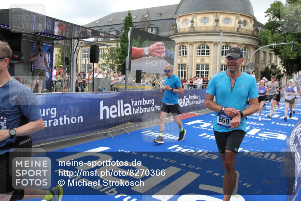 29.06.2025 - hella hamburg halbmarathon Michael Strokosch http://msf.ph/oto/8270366 29.06.2025 10:53:08 Ziel 2208, 3059, 3258, 3334, 4121, 7509, 7864, 8587, 9093, 9537, 12155, 12367, 12910, 14323, 18590, 19208 meine-sportfotos.de