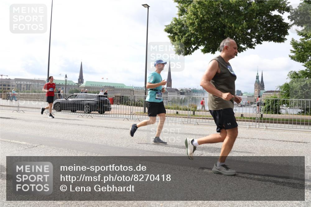 29.06.2025 - hella hamburg halbmarathon Lena Gebhardt http://msf.ph/oto/8270418 29.06.2025 10:19:57 Lombardsbrücke 17208, 16016, 1110, 1115, 1145, 1154, 1534, 2064, 2357, 2405, 2441, 2918, 2993, 2995, 3278, 3446, 3678, 4108, 4110, 4170, 4539, 4562, 4570, 4585, 4737, 4739, 4979, 5035, 5123, 5251, 5397, 5556, 5659, 5811, 5812, 5849, 5878, 6444, 6796, 6797, 6872, 6874, 6939, 7137, 7248, 7249, 7519, 7744, 7808, 7836, 7917, 8146, 8387, 8427, 8537, 8738, 9196, 9735, 10349, 10540, 10550, 10594, 10622, 10701, 11028, 11036 meine-sportfotos.de