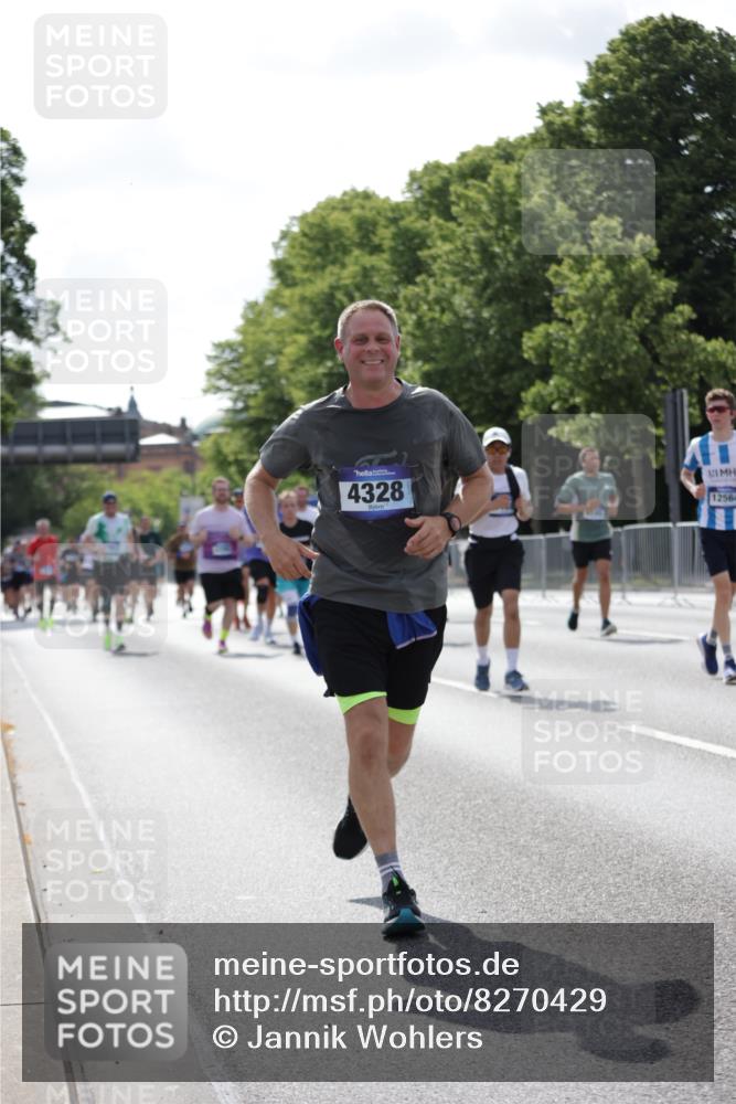 29.06.2025 - hella hamburg halbmarathon Jannik Wohlers http://msf.ph/oto/8270429 29.06.2025 10:01:25 Lombardsbrücke 1184, 1329, 1464, 1653, 1729, 1881, 1940, 2806, 2957, 3039, 4286, 4328, 4663, 5602, 5603, 5742, 6327, 6438, 6595, 8578, 8926, 9230, 10882, 10915, 11771, 11808, 12564, 12734, 12736, 12781, 14026, 14175, 14176, 14375, 14471, 15093, 16424, 16426, 16540, 16909, 17017, 17136, 17503, 17670, 17810, 17951, 17952, 18232, 18555, 18855, 18954, 19159 meine-sportfotos.de