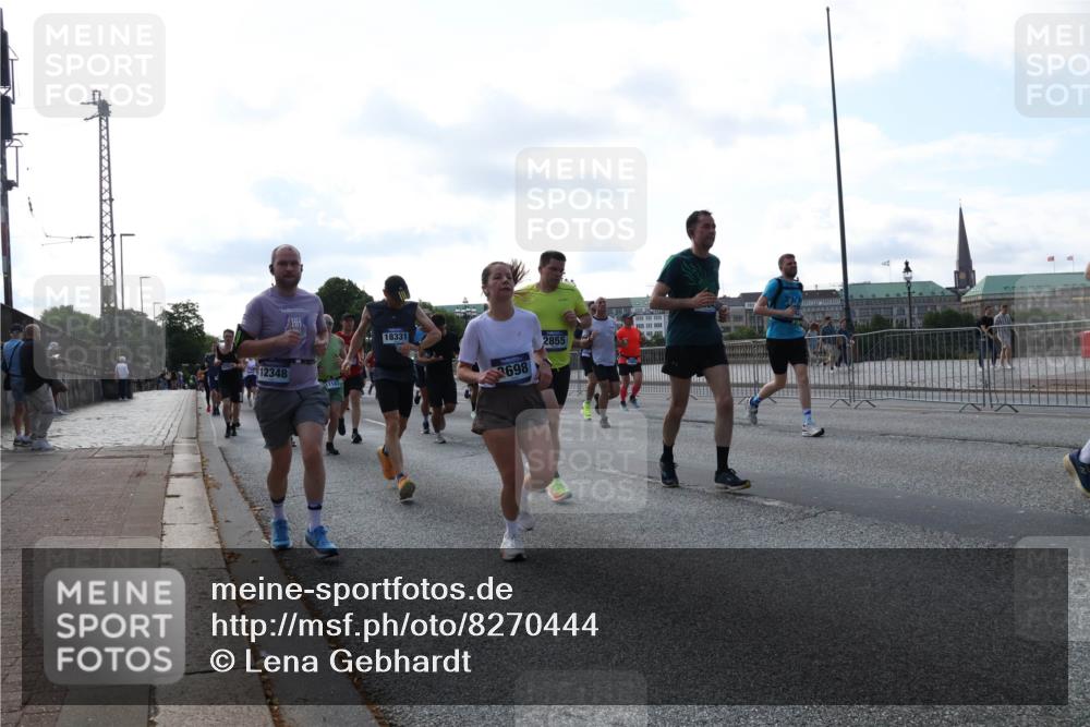 29.06.2025 - hella hamburg halbmarathon Lena Gebhardt http://msf.ph/oto/8270444 29.06.2025 09:57:26 Lombardsbrücke 12348, 18331, 2855, 3698, 1030, 1086, 1193, 1327, 1381, 1422, 1442, 1537, 1657, 1783, 2025, 2119, 2252, 2444, 2488, 2595, 2814, 2839, 2855, 2869, 3048, 3093, 3096, 3103, 3575, 3698, 3791, 3999, 4261, 4299, 4379, 4558, 4726, 4770, 4986, 5008, 5013, 5018, 5021, 5024, 5319, 5633, 5744, 5820, 5907, 6125, 6374, 6720, 6762, 6795, 6942, 7177, 7221, 7259, 7397, 7594, 7742, 7918, 7930, 7932, 7973, 8112, 8313, 8651, 8813, 8930, 9060, 9316, 10191 meine-sportfotos.de
