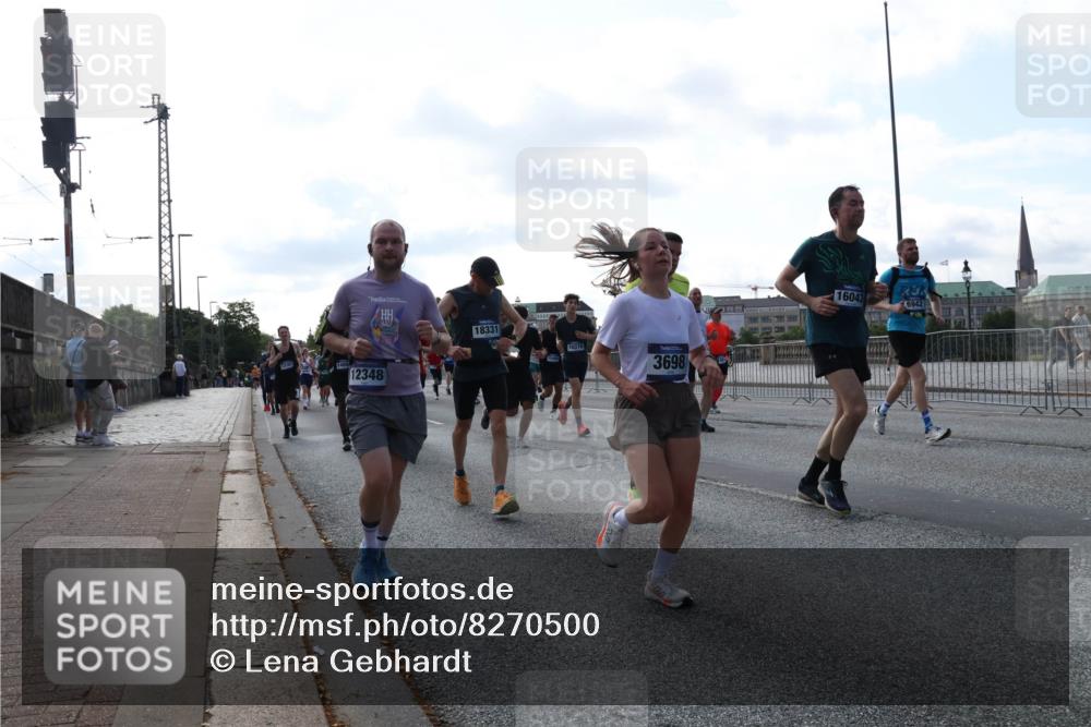 29.06.2025 - hella hamburg halbmarathon Lena Gebhardt http://msf.ph/oto/8270500 29.06.2025 09:57:27 Lombardsbrücke 12348, 18331, 10376, 3698, 16043, 6942, 1030, 1086, 1193, 1327, 1381, 1422, 1442, 1537, 1657, 1783, 2025, 2119, 2252, 2444, 2488, 2595, 2814, 2839, 2855, 2869, 3048, 3093, 3096, 3103, 3575, 3698, 3791, 3999, 4261, 4299, 4379, 4558, 4726, 4770, 4986, 5008, 5013, 5018, 5021, 5024, 5032, 5319, 5633, 5744, 5820, 5907, 6125, 6374, 6720, 6762, 6795, 6942, 7177, 7221, 7259, 7397, 7594, 7742, 7918, 7930, 7932, 7973, 8112, 8313, 8651, 8813, 8930, 9060, 9316, 10191 meine-sportfotos.de