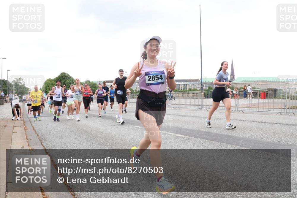 29.06.2025 - hella hamburg halbmarathon Lena Gebhardt http://msf.ph/oto/8270503 29.06.2025 10:54:19 Lombardsbrücke 1263, 1779, 3467, 14416, 2854, 5510, 1017, 1263, 1687, 1744, 1762, 1779, 1789, 1822, 1949, 2244, 2372, 2532, 2586, 2600, 2761, 2854, 3079, 3187, 3188, 3249, 3364, 3465, 3467, 3557, 3761, 3795, 3857, 4323, 4685, 4720, 4838, 4971, 5157, 5185, 5216, 5309, 5514, 5804, 5817, 5898, 5933, 5964, 5993, 6023, 6192, 6279, 6468, 6583, 6987, 6988, 7498, 7614, 7670, 7874, 7946, 7986, 8801, 8803, 8867, 8924, 9130, 9138, 9203, 9503, 9572, 10207, 11354, 11390, 11785, 12930 meine-sportfotos.de