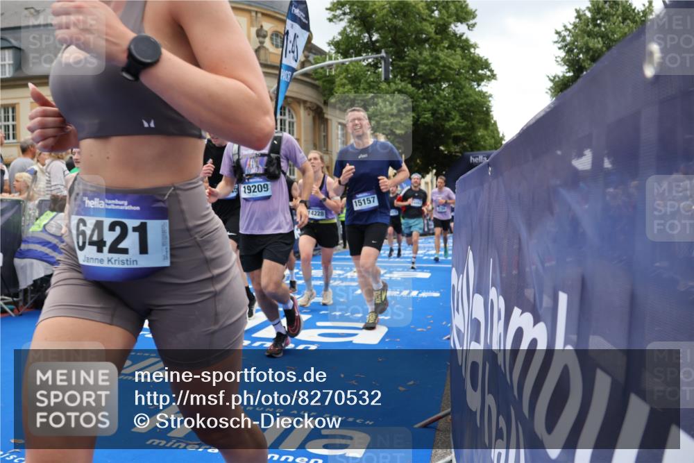 29.06.2025 - hella hamburg halbmarathon Strokosch-Dieckow http://msf.ph/oto/8270532 29.06.2025 10:46:27 Ziel 1600, 2222, 2842, 4237, 4497, 5459, 6421, 6978, 7335, 8142, 8482, 8981, 9232, 9386, 9529, 9786, 11185, 11773, 12171, 12651, 12891, 13525, 13698, 14045, 14228, 14482, 15157, 15206, 16127, 17281, 17461, 18211, 18637, 18882, 19209 meine-sportfotos.de