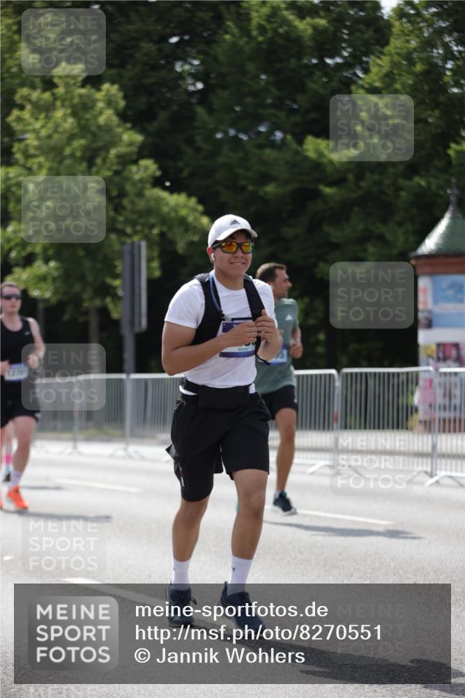 29.06.2025 - hella hamburg halbmarathon Jannik Wohlers http://msf.ph/oto/8270551 29.06.2025 10:01:27 Lombardsbrücke 1184, 1364, 1464, 1653, 1729, 1881, 1940, 2806, 2957, 3039, 4286, 4328, 5602, 5603, 5742, 6327, 6438, 6595, 7189, 8578, 9230, 10177, 10882, 10915, 11771, 11808, 12564, 12734, 12736, 12781, 14026, 14175, 14176, 14471, 16424, 16426, 16540, 16770, 16909, 17017, 17136, 17503, 17670, 17810, 17951, 17952, 18555, 18855, 19159 meine-sportfotos.de