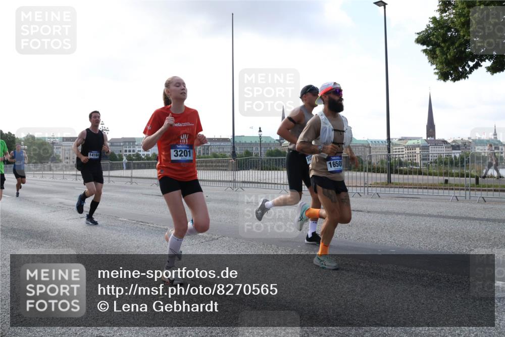 29.06.2025 - hella hamburg halbmarathon Lena Gebhardt http://msf.ph/oto/8270565 29.06.2025 09:44:53 Lombardsbrücke 14164, 3201, 1650, 1065, 1827, 2021, 2879, 3075, 3201, 3845, 3968, 4678, 5269, 5367, 6619, 7349, 8473, 8731, 10106, 10156, 10486, 10848, 11169, 11877, 12287, 12337, 12369, 12900, 13779, 13838, 13956, 14140, 14164, 15268, 15576, 15583, 15880, 15883, 16118, 16377, 16508, 16713, 16736, 17258, 17354, 17428, 18567, 18699, 19114 meine-sportfotos.de