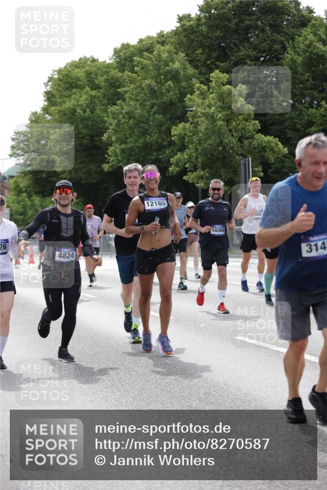 29.06.2025 - hella hamburg halbmarathon Jannik Wohlers http://msf.ph/oto/8270587 29.06.2025 10:33:52 Lombardsbrücke 1672, 2265, 2412, 2464, 2496, 2510, 2511, 2801, 2933, 3145, 3829, 3848, 4824, 4826, 5609, 6105, 6574, 7324, 7329, 8277, 8349, 8965, 10360, 10564, 11432, 11668, 11872, 12165, 12896, 13437, 13485, 13747, 13957, 14047, 14058, 14854, 14855, 14918, 14919, 15793, 15983, 16115, 16578, 16919, 17105, 17230, 17650, 17789, 17953, 18044 meine-sportfotos.de