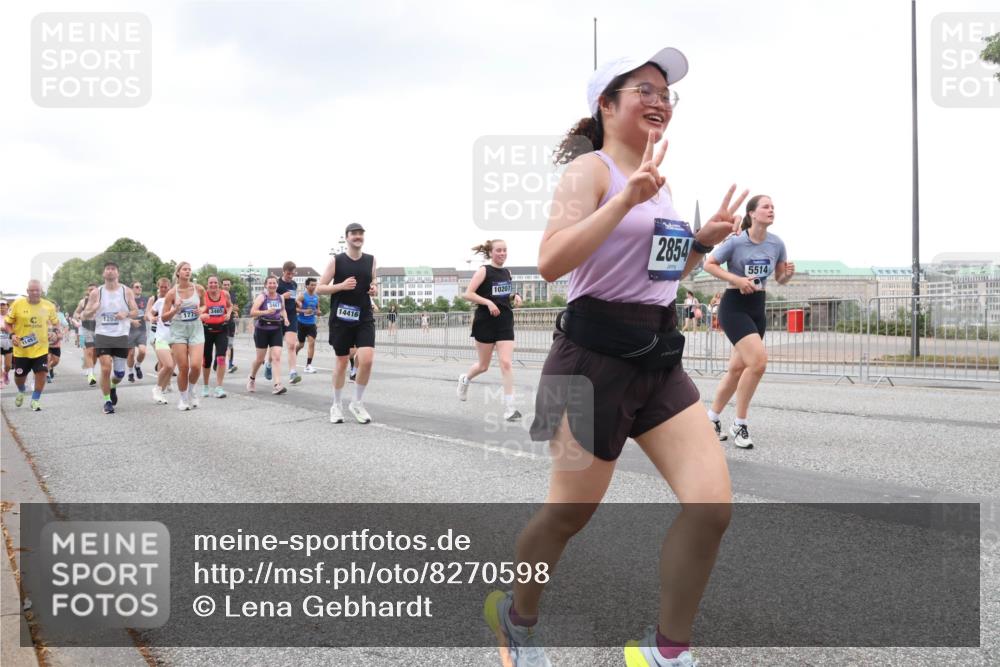 29.06.2025 - hella hamburg halbmarathon Lena Gebhardt http://msf.ph/oto/8270598 29.06.2025 10:54:19 Lombardsbrücke 3465, 1263, 177, 14416, 11493, 10207, 2854, 5514, 1017, 1263, 1687, 1744, 1762, 1779, 1789, 1822, 1949, 2244, 2372, 2532, 2586, 2600, 2761, 2854, 3079, 3187, 3188, 3249, 3364, 3465, 3467, 3557, 3761, 3795, 3857, 4323, 4685, 4720, 4838, 4971, 5157, 5185, 5216, 5309, 5514, 5804, 5817, 5898, 5933, 5964, 5993, 6023, 6192, 6279, 6468, 6583, 6987, 6988, 7498, 7614, 7670, 7874, 7946, 7986, 8801, 8803, 8867, 8924, 9130, 9138, 9203, 9503, 9572, 10207, 11354, 11390, 11785, 12930 meine-sportfotos.de