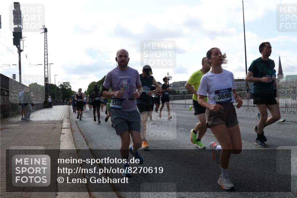 29.06.2025 - hella hamburg halbmarathon Lena Gebhardt http://msf.ph/oto/8270619 29.06.2025 09:57:27 Lombardsbrücke 8331, 12348, 3698, 1030, 1086, 1193, 1327, 1381, 1422, 1442, 1537, 1657, 1783, 2025, 2119, 2252, 2444, 2488, 2595, 2814, 2839, 2855, 2869, 3048, 3093, 3096, 3103, 3575, 3698, 3791, 3999, 4261, 4299, 4379, 4558, 4726, 4770, 4986, 5008, 5013, 5018, 5021, 5024, 5032, 5319, 5633, 5744, 5820, 5907, 6125, 6374, 6720, 6762, 6795, 6942, 7177, 7221, 7259, 7397, 7594, 7742, 7918, 7930, 7932, 7973, 8112, 8313, 8651, 8813, 8930, 9060, 9316, 10191 meine-sportfotos.de