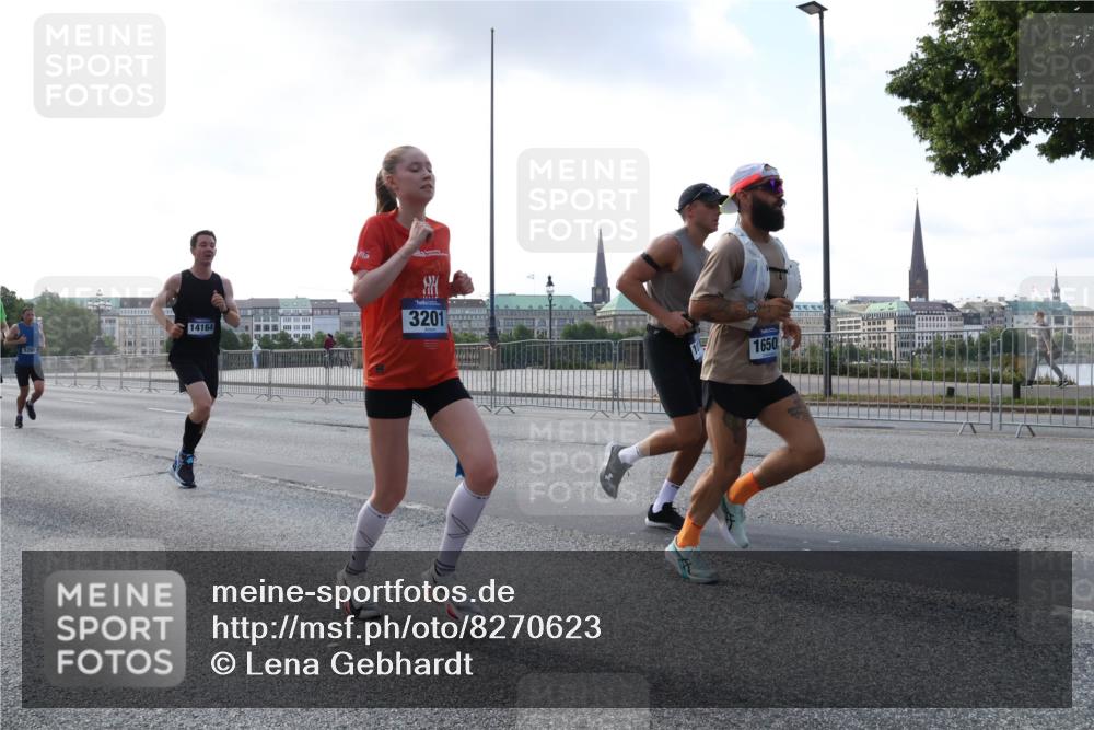 29.06.2025 - hella hamburg halbmarathon Lena Gebhardt http://msf.ph/oto/8270623 29.06.2025 09:44:53 Lombardsbrücke 14164, 5269, 3201, 1650, 1065, 1827, 2021, 2879, 3075, 3201, 3845, 3968, 4678, 5269, 5367, 6619, 7349, 8473, 8731, 10106, 10156, 10486, 10848, 11169, 11877, 12287, 12337, 12369, 12900, 13779, 13838, 13956, 14140, 14164, 15268, 15576, 15583, 15880, 15883, 16118, 16377, 16508, 16713, 16736, 17258, 17354, 17428, 18567, 18699, 19114 meine-sportfotos.de
