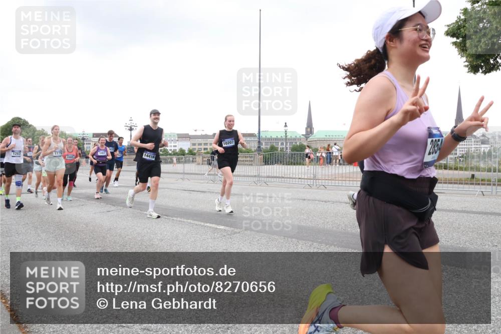 29.06.2025 - hella hamburg halbmarathon Lena Gebhardt http://msf.ph/oto/8270656 29.06.2025 10:54:19 Lombardsbrücke 1263, 1779, 3465, 3467, 14416, 10207, 2854, 1017, 1263, 1687, 1744, 1762, 1779, 1789, 1822, 1949, 2244, 2372, 2532, 2586, 2600, 2761, 2854, 3079, 3187, 3188, 3249, 3364, 3465, 3467, 3557, 3761, 3795, 3857, 4323, 4685, 4720, 4838, 4971, 5157, 5185, 5216, 5309, 5514, 5804, 5817, 5898, 5933, 5964, 5993, 6023, 6192, 6279, 6468, 6583, 6987, 6988, 7498, 7614, 7670, 7874, 7946, 7986, 8801, 8803, 8867, 8924, 9130, 9138, 9203, 9503, 9572, 10207, 11354, 11390, 11785, 12930 meine-sportfotos.de