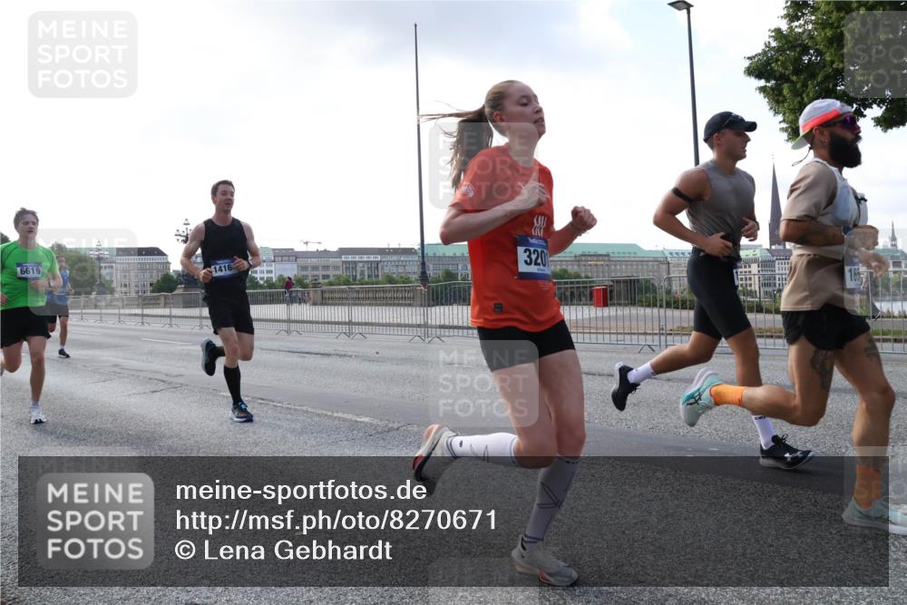 29.06.2025 - hella hamburg halbmarathon Lena Gebhardt http://msf.ph/oto/8270671 29.06.2025 09:44:53 Lombardsbrücke 6619, 1416, 320, 1065, 1827, 2021, 2879, 3075, 3201, 3845, 3968, 4678, 5269, 5367, 6619, 7349, 8473, 8731, 10106, 10156, 10486, 10848, 11169, 11877, 12287, 12337, 12369, 12900, 13779, 13838, 13956, 14140, 14164, 15268, 15576, 15583, 15880, 15883, 16118, 16377, 16508, 16713, 16736, 17258, 17354, 17428, 18567, 18699, 19114 meine-sportfotos.de