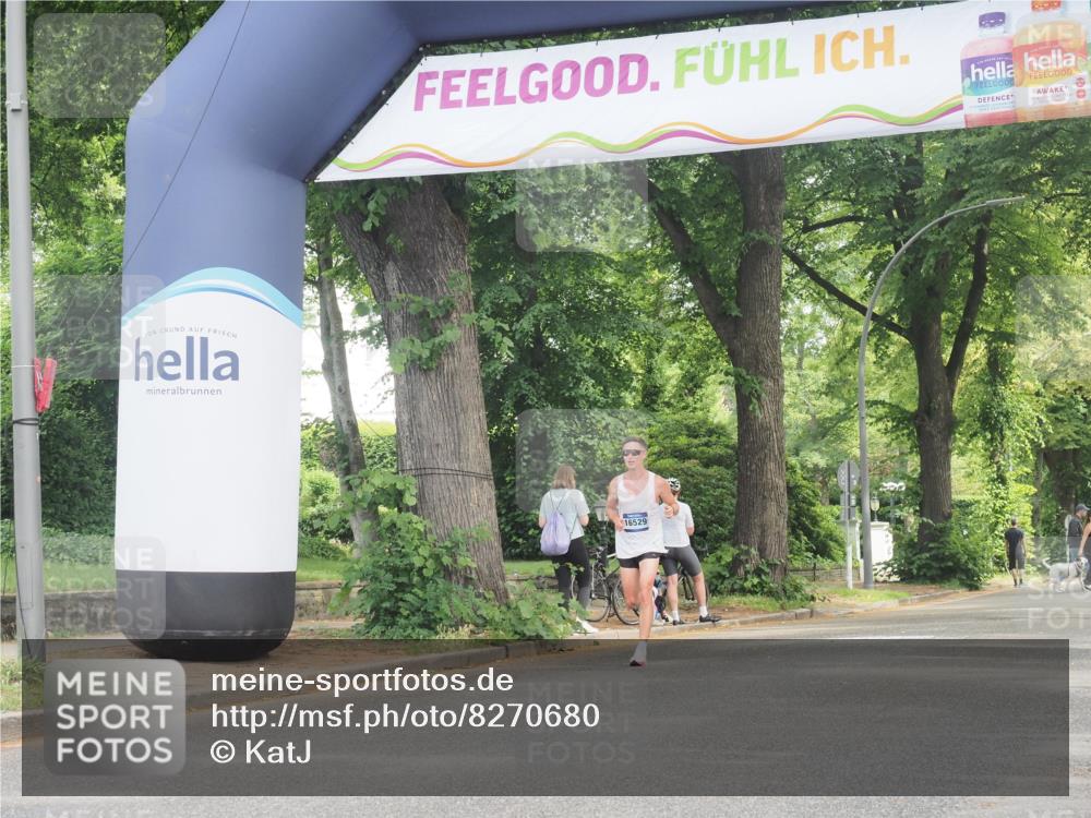 29.06.2025 - hella hamburg halbmarathon KatJ http://msf.ph/oto/8270680 29.06.2025 10:08:06 Zwischen KM18-KM19  meine-sportfotos.de