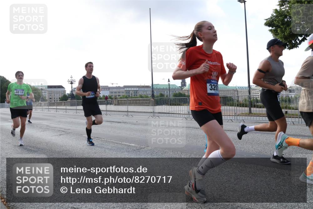 29.06.2025 - hella hamburg halbmarathon Lena Gebhardt http://msf.ph/oto/8270717 29.06.2025 09:44:53 Lombardsbrücke 6619, 320, 1065, 1827, 2021, 2879, 3075, 3201, 3845, 3968, 4678, 5269, 5367, 6619, 7349, 8473, 8731, 10106, 10156, 10486, 10848, 11169, 11877, 12287, 12337, 12369, 12900, 13779, 13838, 13956, 14140, 14164, 15268, 15576, 15583, 15880, 15883, 16118, 16377, 16508, 16713, 16736, 17258, 17354, 17428, 18567, 18699, 19114 meine-sportfotos.de