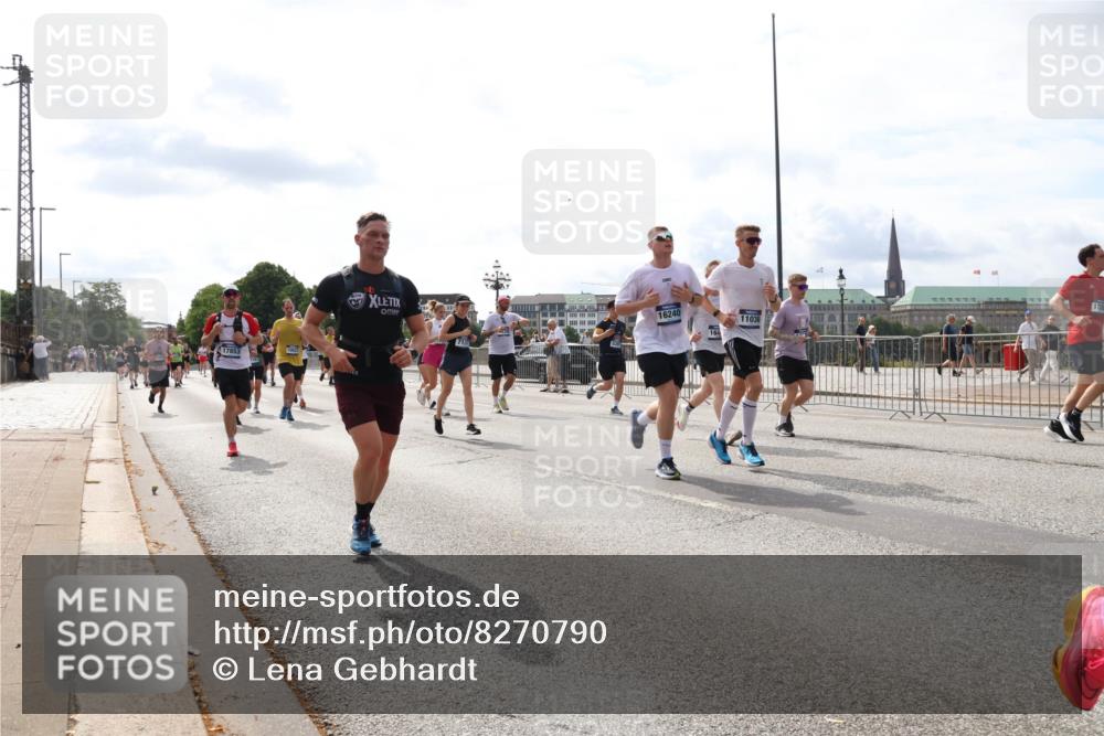 29.06.2025 - hella hamburg halbmarathon Lena Gebhardt http://msf.ph/oto/8270790 29.06.2025 10:19:59 Lombardsbrücke 17853, 713, 16240, 11036, 1110, 1115, 1145, 1154, 1534, 2064, 2357, 2405, 2441, 2918, 2995, 3278, 3446, 3678, 3842, 4108, 4110, 4170, 4539, 4562, 4570, 4585, 4614, 4737, 4739, 4979, 5035, 5123, 5251, 5397, 5556, 5659, 5811, 5812, 5849, 5878, 6444, 6796, 6797, 6872, 6874, 7137, 7248, 7249, 7519, 7739, 7744, 7808, 7836, 7917, 8146, 8387, 8427, 8462, 8738, 9196, 9735, 10349, 10540, 10550, 10594, 10595, 10622, 10701, 11028, 11036 meine-sportfotos.de