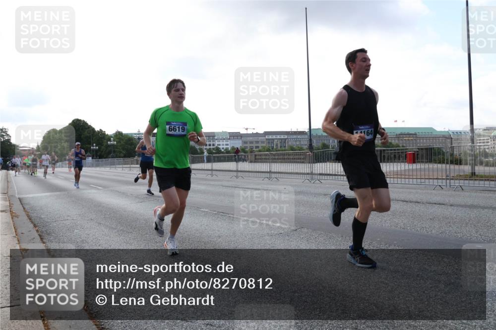 29.06.2025 - hella hamburg halbmarathon Lena Gebhardt http://msf.ph/oto/8270812 29.06.2025 09:44:54 Lombardsbrücke 6619, 4164, 1065, 1827, 2021, 2746, 2879, 3075, 3201, 3845, 3968, 4678, 5269, 5367, 6619, 7349, 8473, 8731, 10106, 10156, 10486, 10848, 11169, 11877, 12287, 12337, 12369, 12595, 12900, 13779, 13838, 13956, 14140, 14164, 15268, 15576, 15583, 15880, 15883, 16118, 16377, 16508, 16713, 16736, 16818, 17354, 17428, 18567, 18699, 19114 meine-sportfotos.de