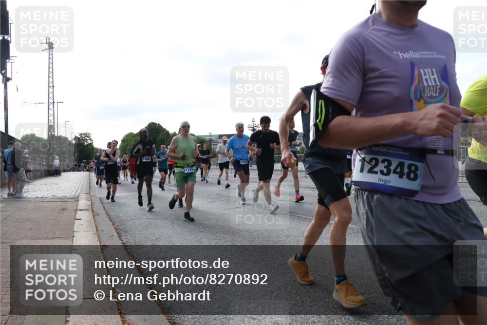 29.06.2025 - hella hamburg halbmarathon Lena Gebhardt http://msf.ph/oto/8270892 29.06.2025 09:57:28 Lombardsbrücke 14881, 17173, 12348, 1030, 1086, 1094, 1193, 1327, 1381, 1422, 1442, 1537, 1657, 1783, 2025, 2119, 2252, 2444, 2488, 2595, 2814, 2839, 2855, 2869, 3048, 3093, 3096, 3103, 3575, 3698, 3791, 3999, 4261, 4299, 4379, 4558, 4726, 4770, 4986, 5008, 5013, 5018, 5021, 5024, 5032, 5319, 5633, 5744, 5820, 5907, 6125, 6374, 6720, 6762, 6795, 6942, 7134, 7177, 7221, 7259, 7397, 7594, 7742, 7918, 7930, 7932, 7973, 8313, 8651, 8930, 9060, 9316, 10191 meine-sportfotos.de