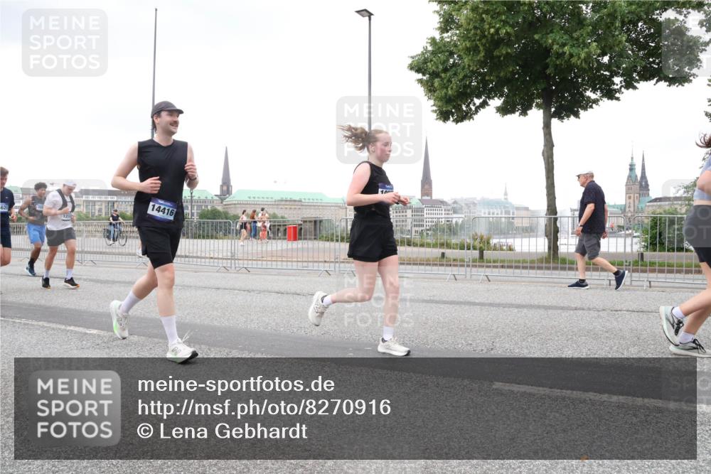 29.06.2025 - hella hamburg halbmarathon Lena Gebhardt http://msf.ph/oto/8270916 29.06.2025 10:54:20 Lombardsbrücke 628, 12, 14416, 10, 1017, 1263, 1687, 1744, 1762, 1779, 1789, 1822, 1949, 2244, 2372, 2532, 2586, 2600, 2761, 2854, 3079, 3187, 3188, 3249, 3364, 3465, 3467, 3557, 3761, 3795, 3857, 4323, 4685, 4720, 4838, 4971, 5157, 5185, 5216, 5309, 5514, 5804, 5817, 5898, 5933, 5964, 5993, 6023, 6192, 6279, 6468, 6583, 6987, 6988, 7498, 7614, 7670, 7874, 7946, 7986, 8801, 8803, 8867, 8924, 9130, 9138, 9203, 9503, 9572, 10207, 11354, 11390, 11567, 11569, 11785, 12930 meine-sportfotos.de