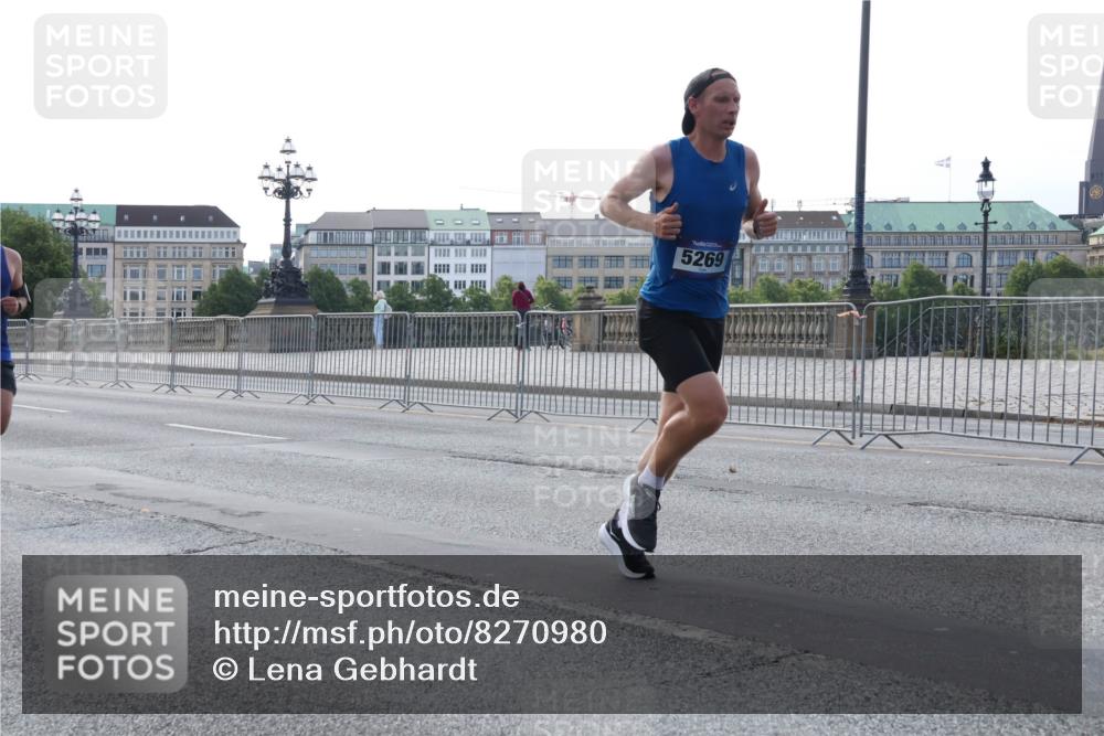 29.06.2025 - hella hamburg halbmarathon Lena Gebhardt http://msf.ph/oto/8270980 29.06.2025 09:44:56 Lombardsbrücke 5269, 1065, 1827, 2021, 2746, 3075, 3201, 3845, 3968, 4678, 5269, 5367, 6619, 6781, 7349, 8473, 8731, 10156, 10486, 10848, 11169, 11877, 12287, 12337, 12369, 12595, 12900, 13779, 13838, 13956, 14140, 14164, 15268, 15576, 15583, 15880, 15883, 16377, 16508, 16713, 16736, 16818, 17354, 17428, 18567, 18699, 19114 meine-sportfotos.de