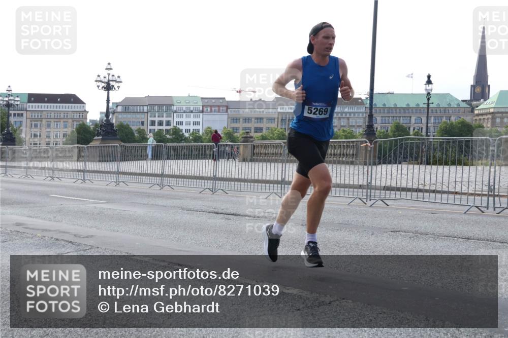 29.06.2025 - hella hamburg halbmarathon Lena Gebhardt http://msf.ph/oto/8271039 29.06.2025 09:44:56 Lombardsbrücke 5269, 1065, 1827, 2021, 2746, 3075, 3201, 3845, 3968, 4678, 5269, 5367, 6619, 6781, 7349, 8473, 8731, 10156, 10486, 10848, 11169, 11877, 12287, 12337, 12369, 12595, 12900, 13779, 13838, 13956, 14140, 14164, 15268, 15576, 15583, 15880, 15883, 16377, 16508, 16713, 16736, 16818, 17354, 17428, 18567, 18699, 19114 meine-sportfotos.de