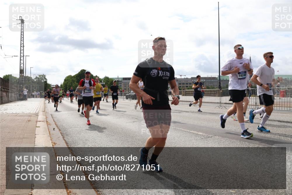 29.06.2025 - hella hamburg halbmarathon Lena Gebhardt http://msf.ph/oto/8271051 29.06.2025 10:19:59 Lombardsbrücke 17853, 16240, 1110, 1115, 1145, 1154, 1534, 2064, 2357, 2405, 2441, 2918, 2995, 3278, 3446, 3678, 3842, 4108, 4110, 4170, 4539, 4562, 4570, 4585, 4614, 4737, 4739, 4979, 5035, 5123, 5251, 5397, 5556, 5659, 5811, 5812, 5849, 5878, 6444, 6796, 6797, 6872, 6874, 7137, 7248, 7249, 7519, 7739, 7744, 7808, 7836, 7917, 8146, 8387, 8427, 8462, 8738, 9196, 9735, 10349, 10540, 10550, 10594, 10595, 10622, 10701, 11028, 11036 meine-sportfotos.de