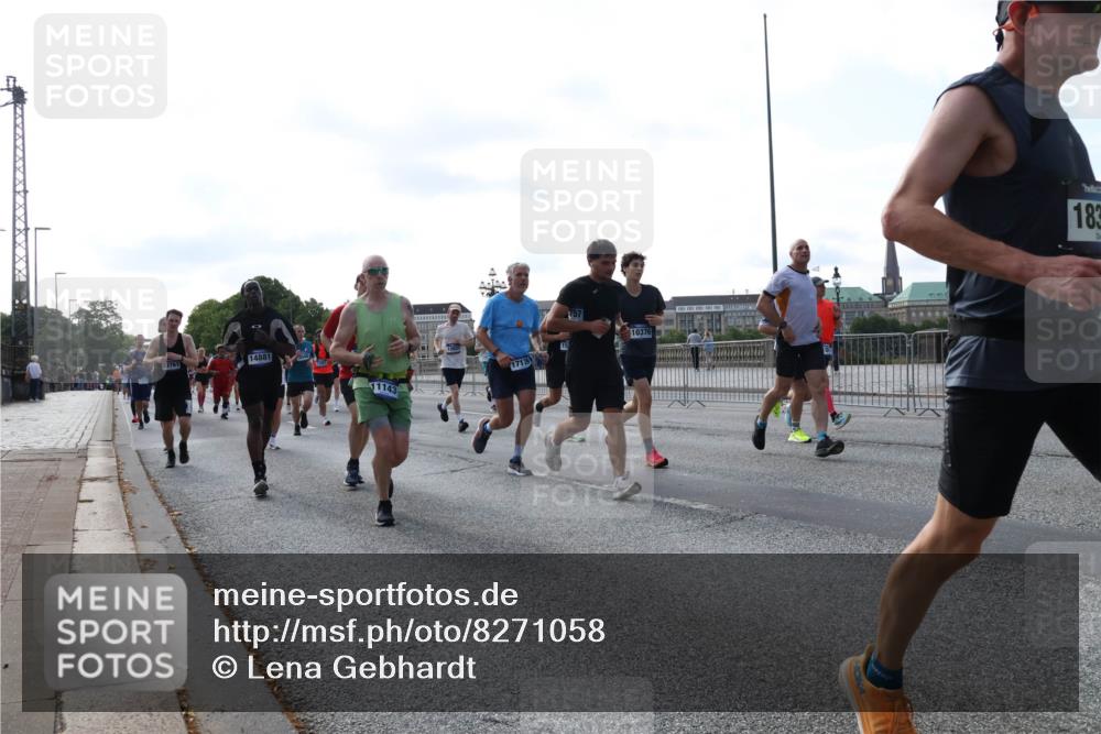 29.06.2025 - hella hamburg halbmarathon Lena Gebhardt http://msf.ph/oto/8271058 29.06.2025 09:57:28 Lombardsbrücke 13761, 14881, 11143, 17173, 10376, 183, 1030, 1086, 1094, 1193, 1327, 1381, 1422, 1442, 1537, 1657, 1783, 2025, 2119, 2252, 2444, 2488, 2595, 2814, 2839, 2855, 2869, 3048, 3093, 3096, 3103, 3575, 3698, 3791, 3999, 4261, 4299, 4379, 4558, 4726, 4770, 4986, 5008, 5013, 5018, 5021, 5024, 5032, 5319, 5633, 5744, 5820, 5907, 6125, 6374, 6720, 6762, 6795, 6942, 7134, 7177, 7221, 7259, 7397, 7594, 7742, 7918, 7930, 7932, 7973, 8313, 8651, 8930, 9060, 9316, 10191 meine-sportfotos.de