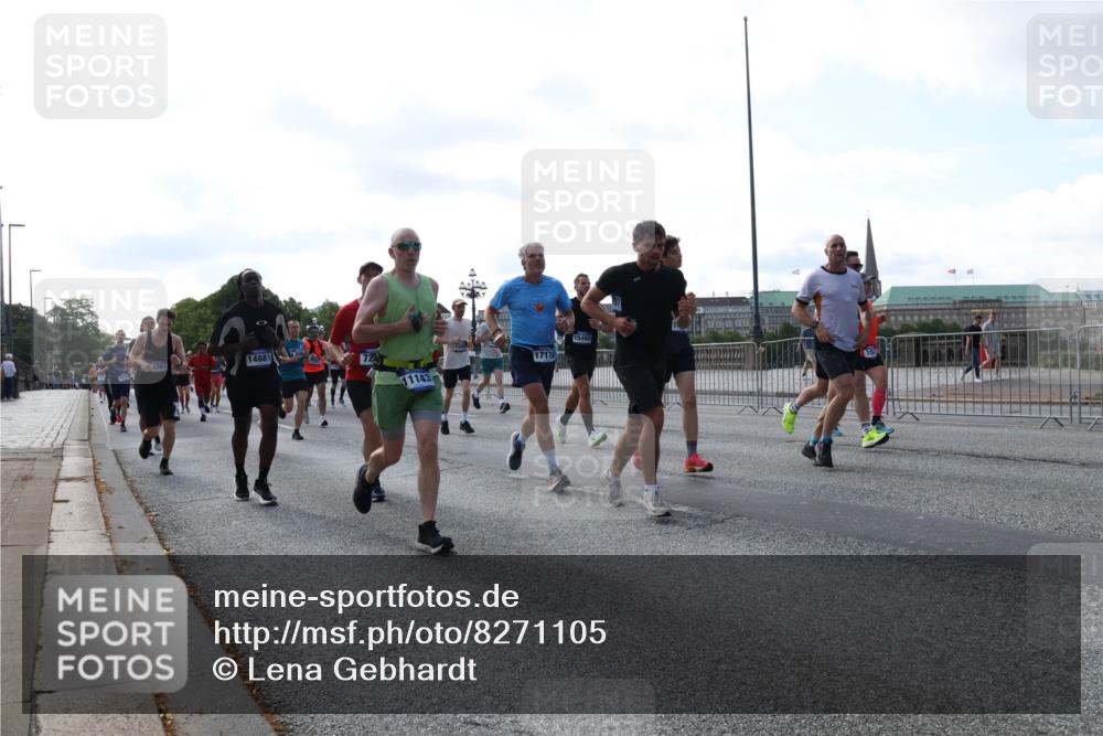 29.06.2025 - hella hamburg halbmarathon Lena Gebhardt http://msf.ph/oto/8271105 29.06.2025 09:57:28 Lombardsbrücke 3761, 14881, 72, 17172, 11143, 1030, 1086, 1094, 1193, 1327, 1381, 1422, 1442, 1537, 1657, 1783, 2025, 2119, 2252, 2444, 2488, 2595, 2814, 2839, 2855, 2869, 3048, 3093, 3096, 3103, 3575, 3698, 3791, 3999, 4261, 4299, 4379, 4558, 4726, 4770, 4986, 5008, 5013, 5018, 5021, 5024, 5032, 5319, 5633, 5744, 5820, 5907, 6125, 6374, 6720, 6762, 6795, 6942, 7134, 7177, 7221, 7259, 7397, 7594, 7742, 7918, 7930, 7932, 7973, 8313, 8651, 8930, 9060, 9316, 10191 meine-sportfotos.de