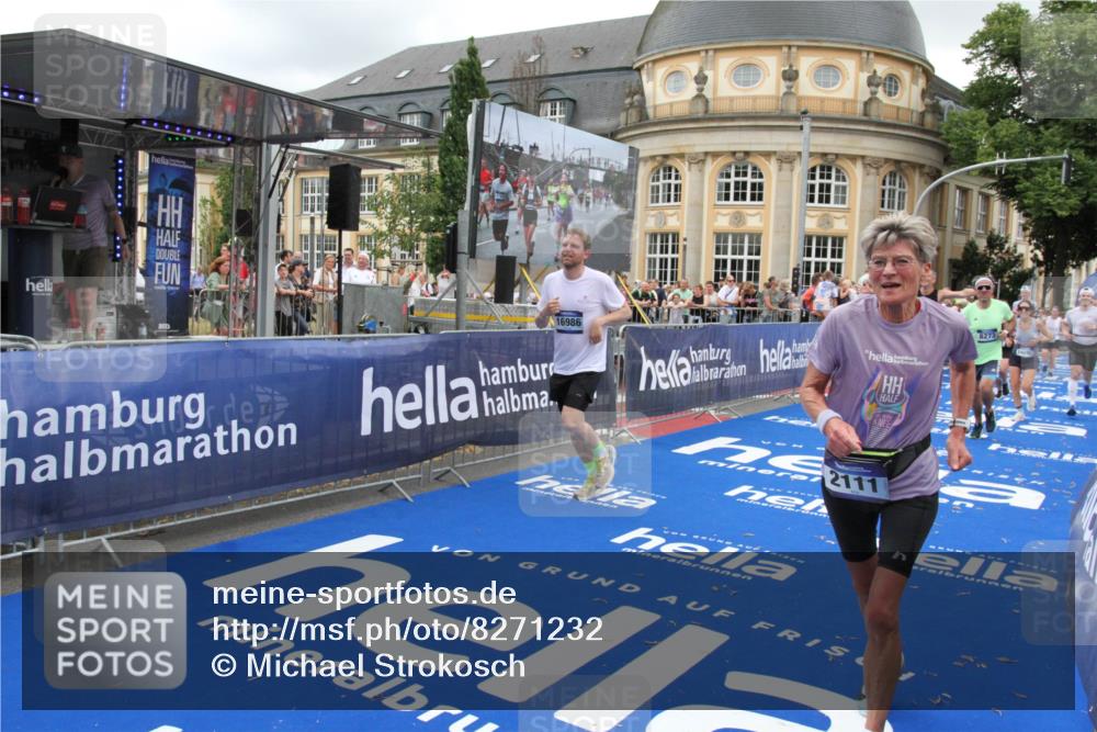 29.06.2025 - hella hamburg halbmarathon Michael Strokosch http://msf.ph/oto/8271232 29.06.2025 10:53:16 Ziel 2111, 7383, 8273, 8361, 9142, 12875, 15179, 16929, 16986 meine-sportfotos.de