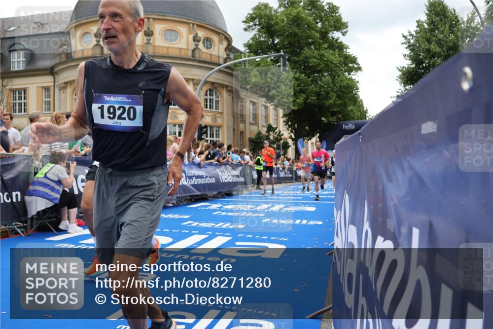 29.06.2025 - hella hamburg halbmarathon Strokosch-Dieckow http://msf.ph/oto/8271280 29.06.2025 10:46:42 Ziel 1920, 1942, 3976, 6630, 9051, 11858, 13554, 13940, 14541, 15026, 15133, 15714, 15900, 16175, 17353, 17492, 17669, 17743, 17865, 18297, 19128 meine-sportfotos.de