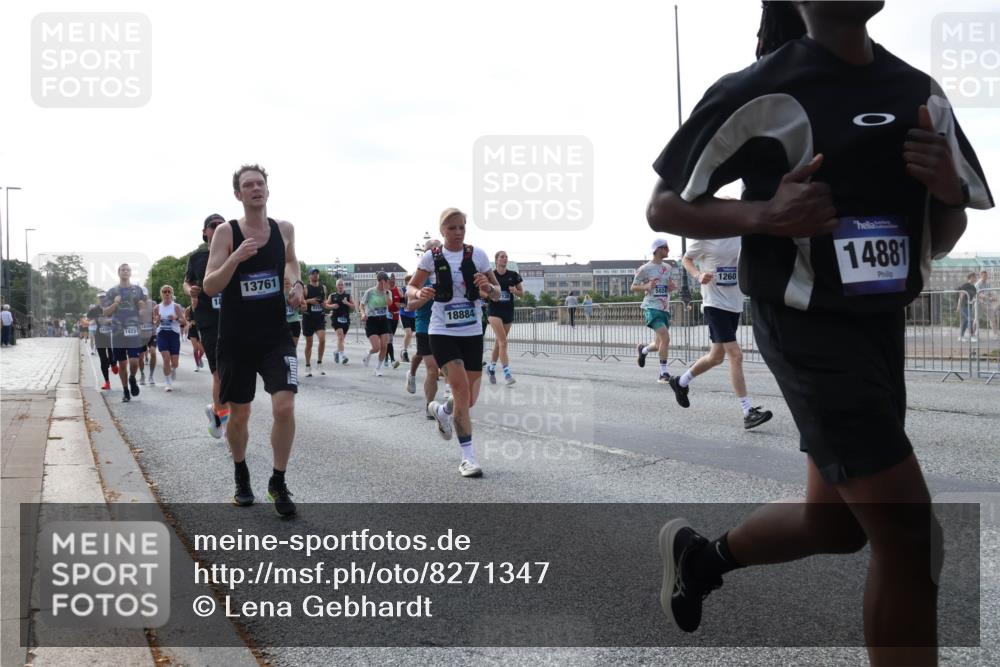 29.06.2025 - hella hamburg halbmarathon Lena Gebhardt http://msf.ph/oto/8271347 29.06.2025 09:57:30 Lombardsbrücke 13761, 1473, 3, 18884, 1260, 14881, 1030, 1086, 1094, 1193, 1327, 1381, 1422, 1442, 1537, 1657, 2025, 2119, 2252, 2444, 2488, 2595, 2814, 2839, 2855, 2869, 2946, 3048, 3093, 3096, 3103, 3698, 3999, 4261, 4299, 4379, 4558, 4726, 4986, 5013, 5018, 5021, 5024, 5032, 5319, 5633, 5744, 5820, 5907, 6125, 6374, 6585, 6720, 6762, 6795, 6942, 7134, 7177, 7221, 7259, 7397, 7594, 7742, 7918, 7930, 7932, 7973, 8313, 8651, 8930, 9060, 9316, 10191 meine-sportfotos.de