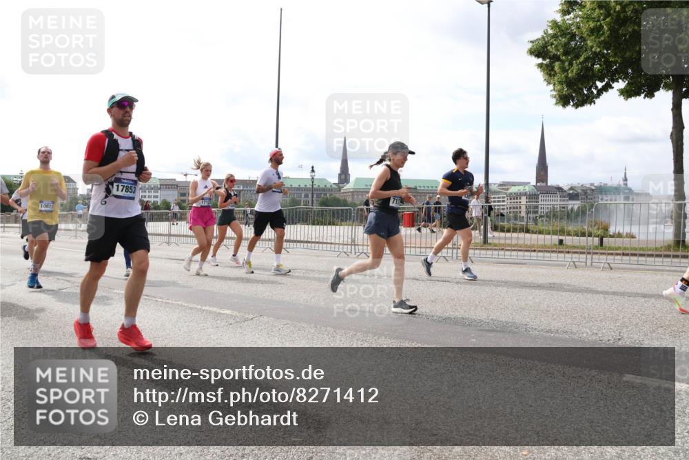 29.06.2025 - hella hamburg halbmarathon Lena Gebhardt http://msf.ph/oto/8271412 29.06.2025 10:20:01 Lombardsbrücke 10622, 17853, 17123, 1110, 1115, 1145, 1154, 1534, 2064, 2357, 2405, 2441, 2918, 3278, 3434, 3446, 3678, 3842, 4108, 4110, 4170, 4539, 4562, 4570, 4585, 4614, 4737, 4739, 4979, 5123, 5251, 5397, 5556, 5659, 5811, 5812, 5849, 5878, 5937, 6444, 6796, 6797, 6872, 6874, 7101, 7137, 7248, 7249, 7519, 7739, 7744, 7808, 7836, 7917, 8146, 8387, 8427, 8462, 8738, 9136, 9196, 9735, 10349, 10414, 10540, 10550, 10594, 10595, 10622, 10701, 10754, 11028, 11036 meine-sportfotos.de