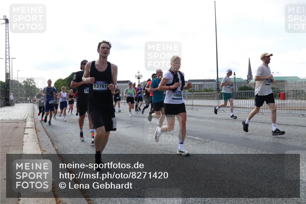 29.06.2025 - hella hamburg halbmarathon Lena Gebhardt http://msf.ph/oto/8271420 29.06.2025 09:57:31 Lombardsbrücke 1473, 13761, 4261, 18884, 1260, 1030, 1086, 1094, 1193, 1327, 1381, 1422, 1442, 1537, 1563, 1657, 2025, 2119, 2252, 2444, 2488, 2595, 2814, 2839, 2855, 2869, 2946, 3048, 3093, 3096, 3103, 3698, 3999, 4261, 4299, 4379, 4558, 4726, 4986, 5013, 5018, 5021, 5024, 5032, 5319, 5633, 5744, 5820, 5907, 6125, 6374, 6585, 6720, 6762, 6795, 6942, 7134, 7177, 7221, 7259, 7397, 7594, 7742, 7918, 7930, 7932, 7973, 8313, 8651, 8930, 9060, 9316, 10191 meine-sportfotos.de