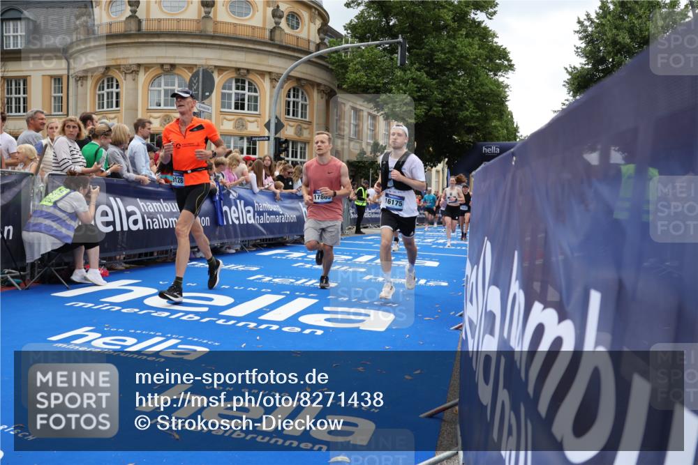 29.06.2025 - hella hamburg halbmarathon Strokosch-Dieckow http://msf.ph/oto/8271438 29.06.2025 10:46:44 Ziel 1920, 1942, 3976, 6630, 11858, 13554, 13940, 14541, 15026, 15714, 15900, 16175, 17172, 17353, 17492, 17669, 17743, 17865, 17892, 18297, 19105, 19128 meine-sportfotos.de