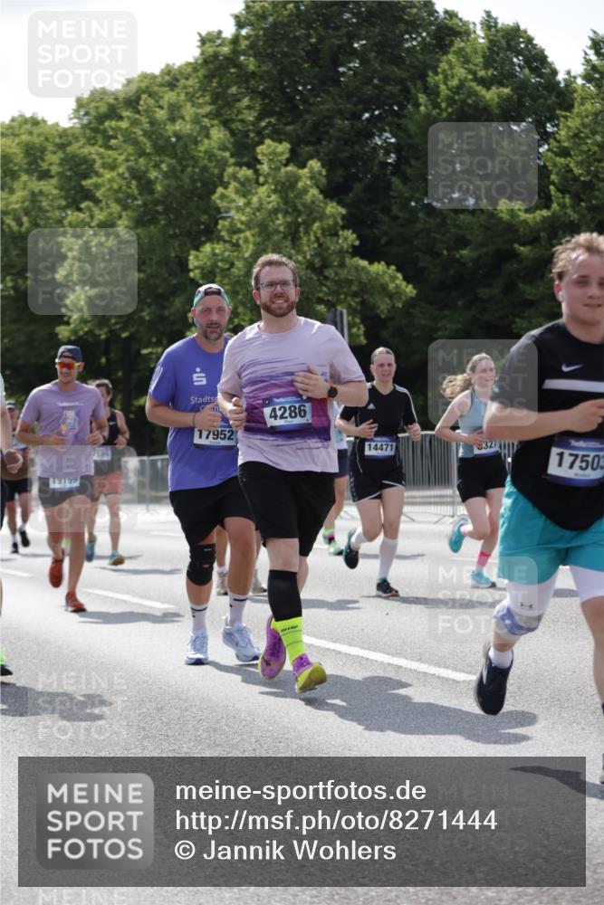 29.06.2025 - hella hamburg halbmarathon Jannik Wohlers http://msf.ph/oto/8271444 29.06.2025 10:01:30 Lombardsbrücke 1184, 1364, 1464, 1729, 1881, 1940, 2806, 4286, 4328, 5602, 5603, 5742, 6327, 6438, 6595, 7189, 9230, 9741, 10177, 10882, 11771, 11808, 12564, 12734, 12736, 12781, 14026, 14175, 14176, 14471, 14660, 14677, 16420, 16424, 16426, 16540, 16770, 17017, 17136, 17503, 17670, 17810, 17951, 17952, 18855, 19159 meine-sportfotos.de