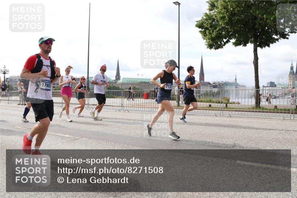 29.06.2025 - hella hamburg halbmarathon Lena Gebhardt http://msf.ph/oto/8271508 29.06.2025 10:20:01 Lombardsbrücke 17853, 7137, 1110, 1115, 1145, 1154, 1534, 2064, 2357, 2405, 2441, 2918, 3278, 3434, 3446, 3678, 3842, 4108, 4110, 4170, 4539, 4562, 4570, 4585, 4614, 4737, 4739, 4979, 5123, 5251, 5397, 5556, 5659, 5811, 5812, 5849, 5878, 5937, 6444, 6796, 6797, 6872, 6874, 7101, 7137, 7248, 7249, 7519, 7739, 7744, 7808, 7836, 7917, 8146, 8387, 8427, 8462, 8738, 9136, 9196, 9735, 10349, 10414, 10540, 10550, 10594, 10595, 10622, 10701, 10754, 11028, 11036 meine-sportfotos.de