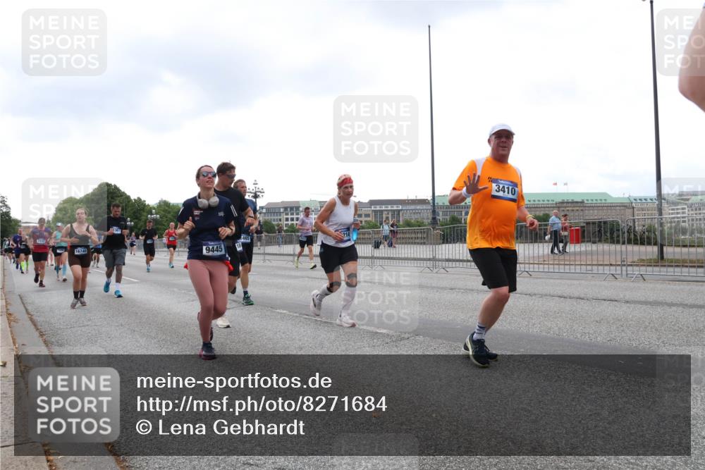 29.06.2025 - hella hamburg halbmarathon Lena Gebhardt http://msf.ph/oto/8271684 29.06.2025 10:46:21 Lombardsbrücke 1004, 1429, 1465, 1532, 1608, 1837, 1867, 1868, 2398, 2423, 2500, 2697, 2773, 2813, 2951, 2954, 3410, 3469, 4119, 4223, 4355, 4448, 4572, 4604, 5697, 5703, 5769, 5770, 5854, 5892, 6068, 6124, 6161, 6333, 6392, 7303, 7364, 7368, 7374, 7605, 7767, 7894, 7960, 7983, 8047, 8477, 8551, 8700, 9120, 9121, 9129, 9337, 9426, 9445, 9691, 10153, 10230, 11358, 11361, 11876, 11910, 12298, 12333, 12507, 12522, 13969, 14261, 15852, 16882 meine-sportfotos.de