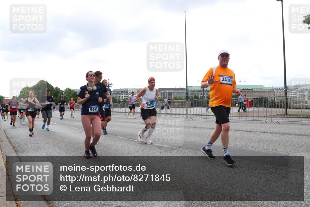 29.06.2025 - hella hamburg halbmarathon Lena Gebhardt http://msf.ph/oto/8271845 29.06.2025 10:46:21 Lombardsbrücke 1004, 1429, 1465, 1532, 1608, 1837, 1867, 1868, 2398, 2423, 2500, 2697, 2773, 2813, 2951, 2954, 3410, 3469, 4119, 4223, 4355, 4448, 4572, 4604, 5697, 5703, 5769, 5770, 5854, 5892, 6068, 6124, 6161, 6333, 6392, 7303, 7364, 7368, 7374, 7605, 7767, 7894, 7960, 7983, 8047, 8477, 8551, 8700, 9120, 9121, 9129, 9337, 9426, 9445, 9691, 10153, 10230, 11358, 11361, 11876, 11910, 12298, 12333, 12507, 12522, 13969, 14261, 15852, 16882 meine-sportfotos.de