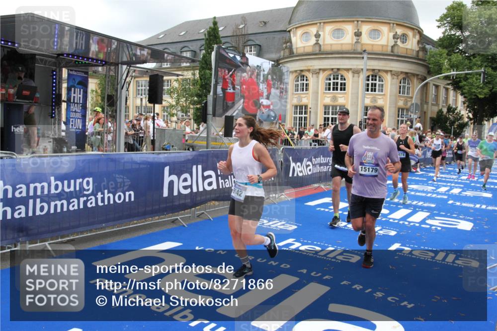 29.06.2025 - hella hamburg halbmarathon Michael Strokosch http://msf.ph/oto/8271866 29.06.2025 10:53:22 Ziel 1683, 1727, 2074, 2354, 4065, 7312, 8361, 8651, 9142, 11844, 12490, 12875, 15179, 15681, 15838, 18134, 18901 meine-sportfotos.de