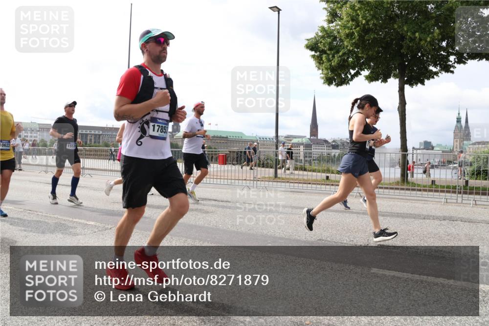29.06.2025 - hella hamburg halbmarathon Lena Gebhardt http://msf.ph/oto/8271879 29.06.2025 10:20:02 Lombardsbrücke 0622, 15529, 17853, 1110, 1115, 1145, 1154, 1534, 2064, 2357, 2405, 2441, 2918, 3278, 3434, 3446, 3678, 3842, 4108, 4110, 4170, 4539, 4562, 4570, 4585, 4614, 4737, 4739, 4979, 5251, 5397, 5556, 5659, 5811, 5812, 5849, 5878, 5937, 6444, 6796, 6797, 6872, 6874, 7101, 7137, 7248, 7249, 7519, 7739, 7744, 7808, 7836, 7917, 8146, 8387, 8427, 8462, 8738, 9136, 9196, 9735, 10349, 10414, 10540, 10550, 10594, 10595, 10622, 10701, 10754, 11028, 11036 meine-sportfotos.de
