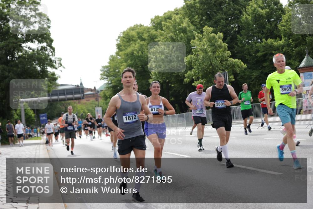 29.06.2025 - hella hamburg halbmarathon Jannik Wohlers http://msf.ph/oto/8271895 29.06.2025 10:33:56 Lombardsbrücke 1672, 2412, 2464, 2510, 2511, 2801, 3145, 4540, 4824, 4826, 5609, 6105, 6571, 6574, 7324, 7329, 8349, 8705, 8965, 9379, 10360, 10564, 11668, 11872, 12165, 12896, 13437, 13747, 13957, 14047, 14854, 14855, 14918, 15793, 15983, 16682, 16919, 17105, 17230, 17650, 17789, 18044, 18158, 18941 meine-sportfotos.de